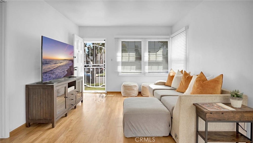5503 Hayter, Lakewood, CA 90712 Living Room