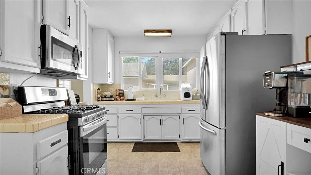 5503 Hayter, Lakewood, CA 90712 Easy to move around.