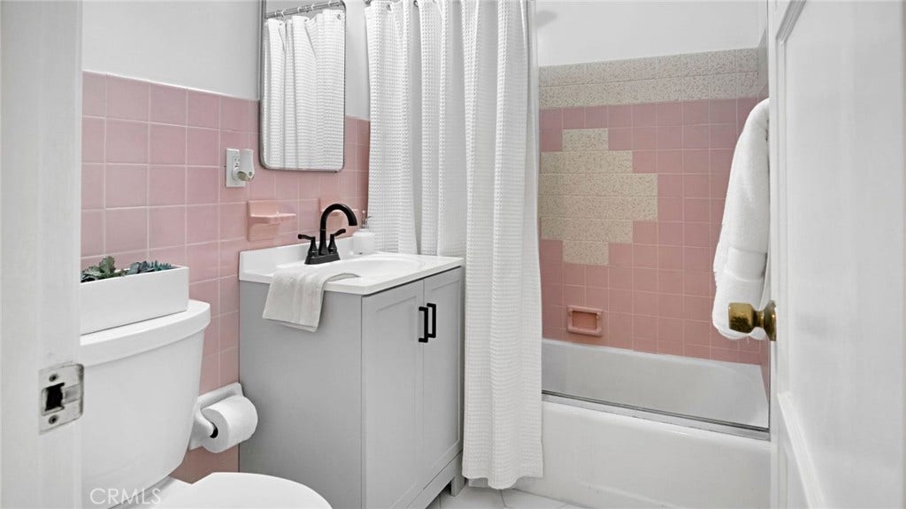 5503 Hayter, Lakewood, CA 90712 1St Bathroom off Hallway with Shower/Tub