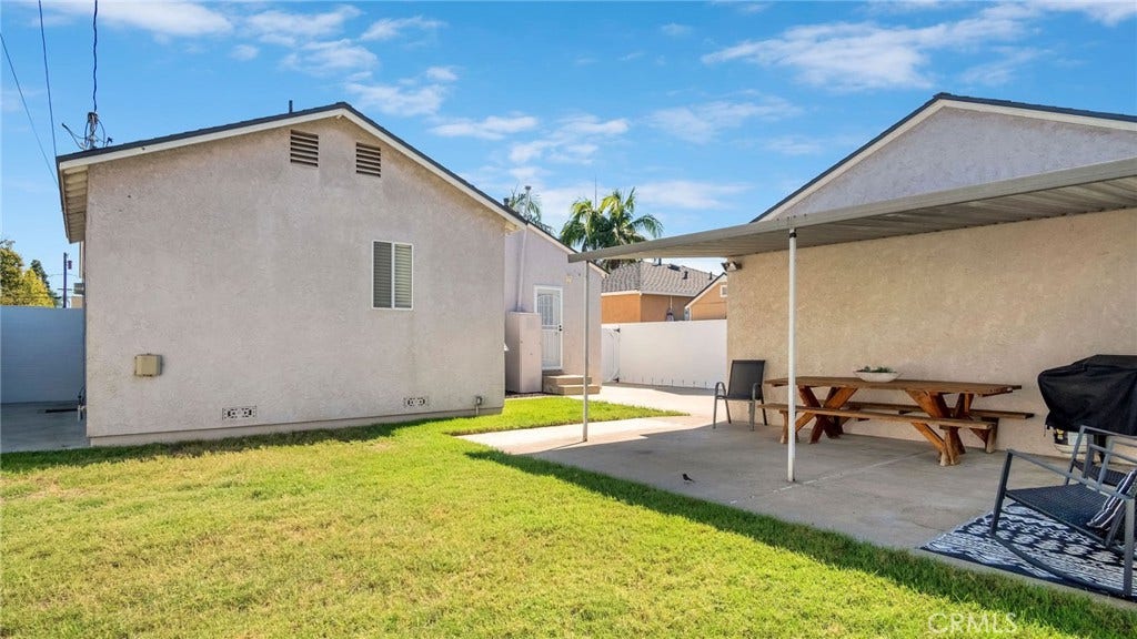 5503 Hayter, Lakewood, CA 90712 Extra room on the side of the house