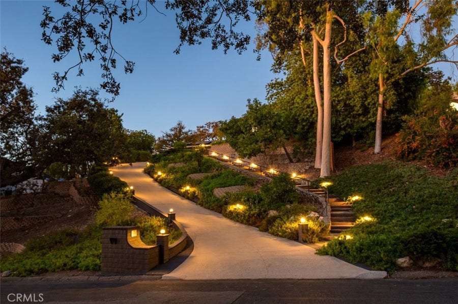 Property photo for 954 Encino Vista Drive, Thousand Oaks, CA