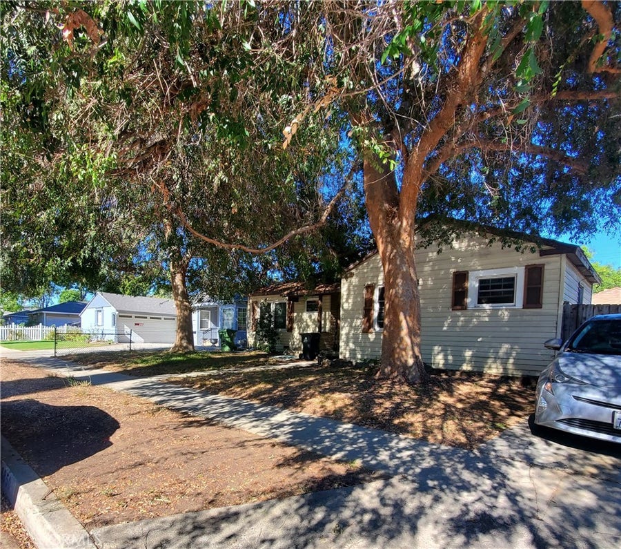 Property photo for 6850 Hesperia, Reseda, CA