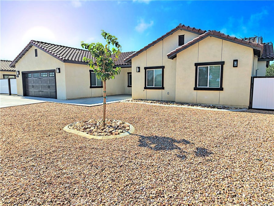 Property photo for 9250 E Avenue R-14 E, Sun Village, CA
