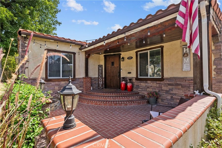 Property photo for 1010 E Santa Anita, Burbank, CA