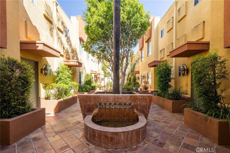 Property photo for 5350 Sepulveda Boulevard, Sherman Oaks, CA