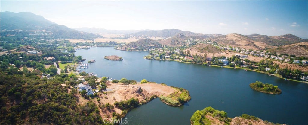 500 Lower Lake Rd. Road, Westlake Village, CA 91361 500 Lower Lake Rd. Road, Westlake Village, CA 91361