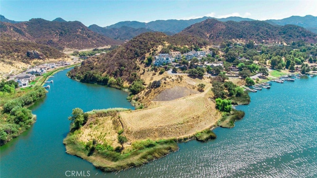 500 Lower Lake Rd. Road, Westlake Village, CA 91361 500 Lower Lake Rd. Road, Westlake Village, CA 91361