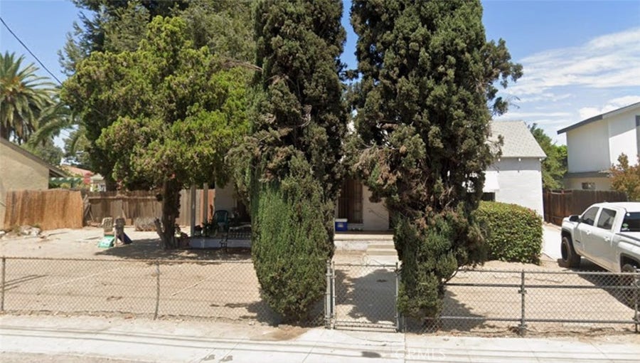 Property photo for 11831 Kittridge, Los Angeles, CA