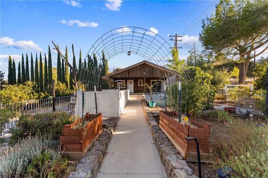 Property photo for 40016 90th st w, Leona Valley, CA