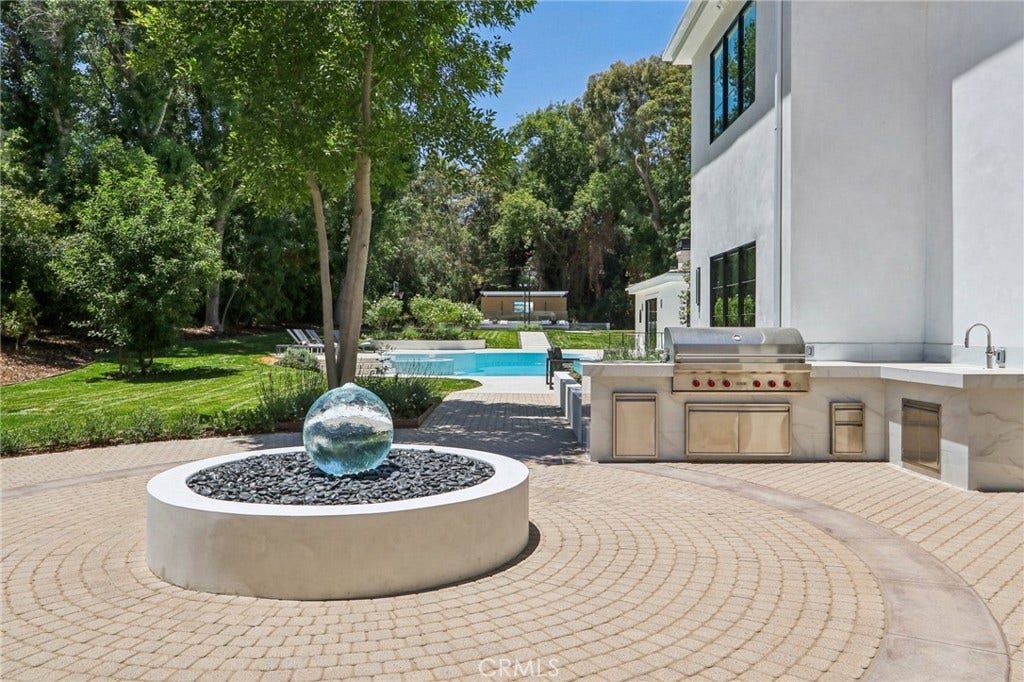 4261 TEMMA Court, Calabasas, CA 91302
