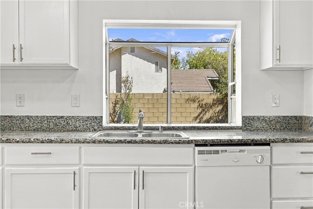 1563 E Kettering, Lancaster, CA 93535