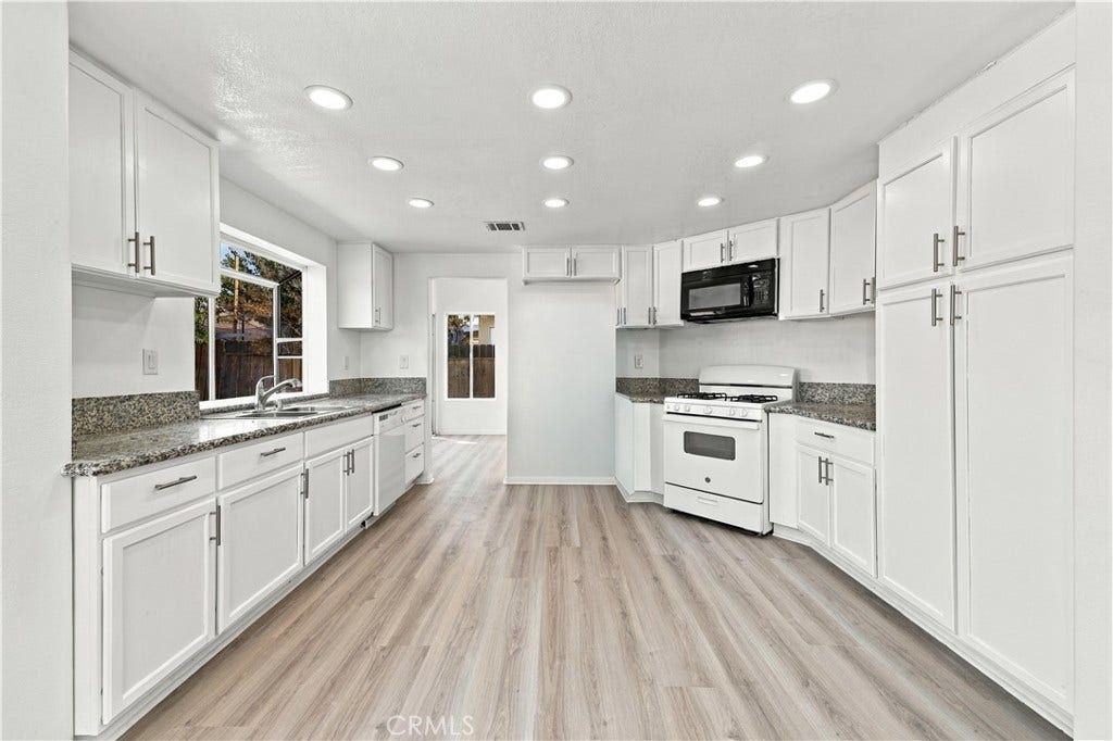 1563 E Kettering, Lancaster, CA 93535