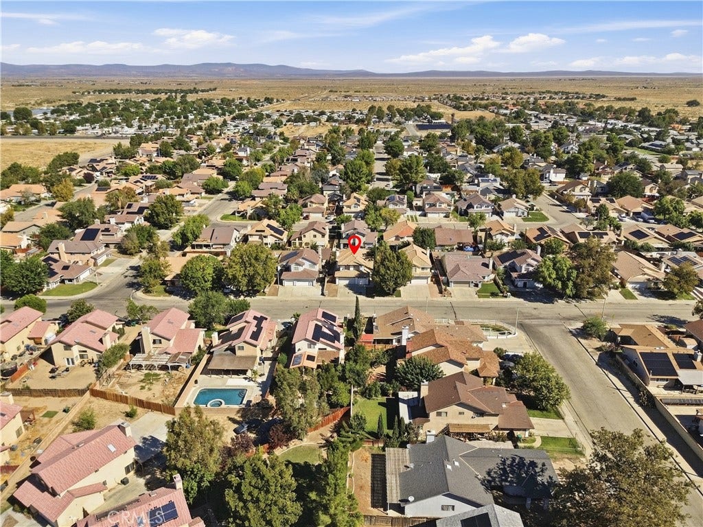 1563 E Kettering, Lancaster, CA 93535