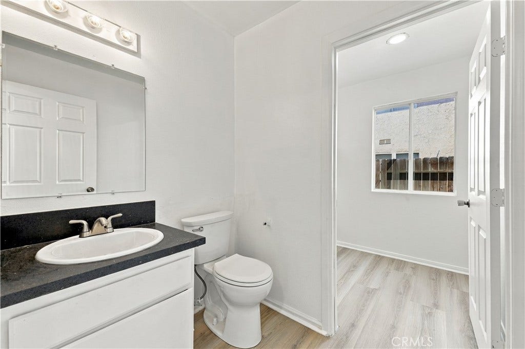 1563 E Kettering, Lancaster, CA 93535