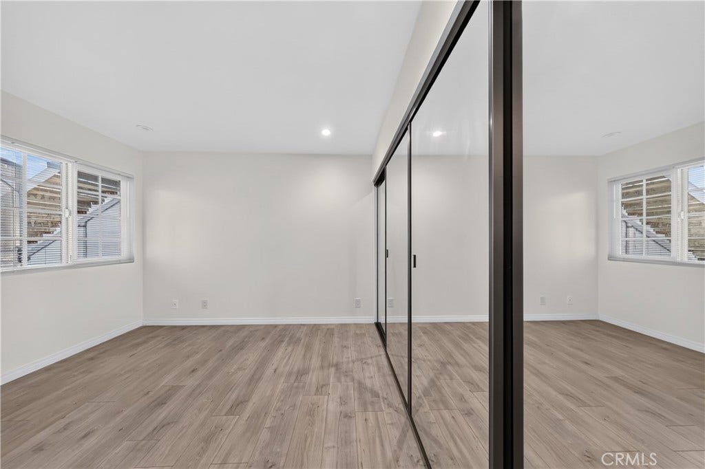 7025 Glade Ave., #2, Canoga Park, CA 91303