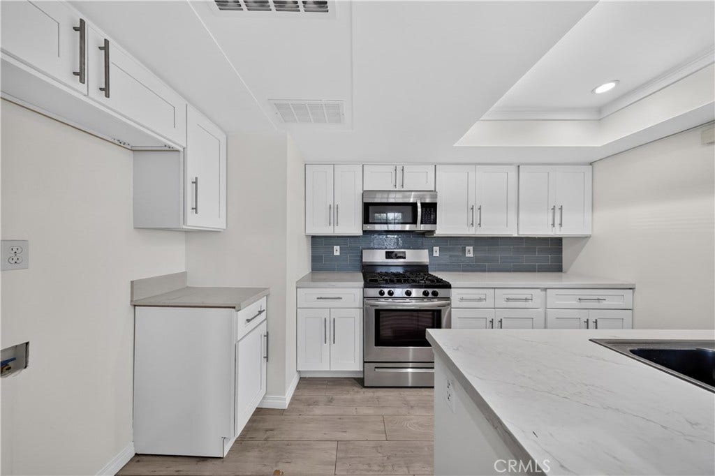 7025 Glade Ave., #2, Canoga Park, CA 91303