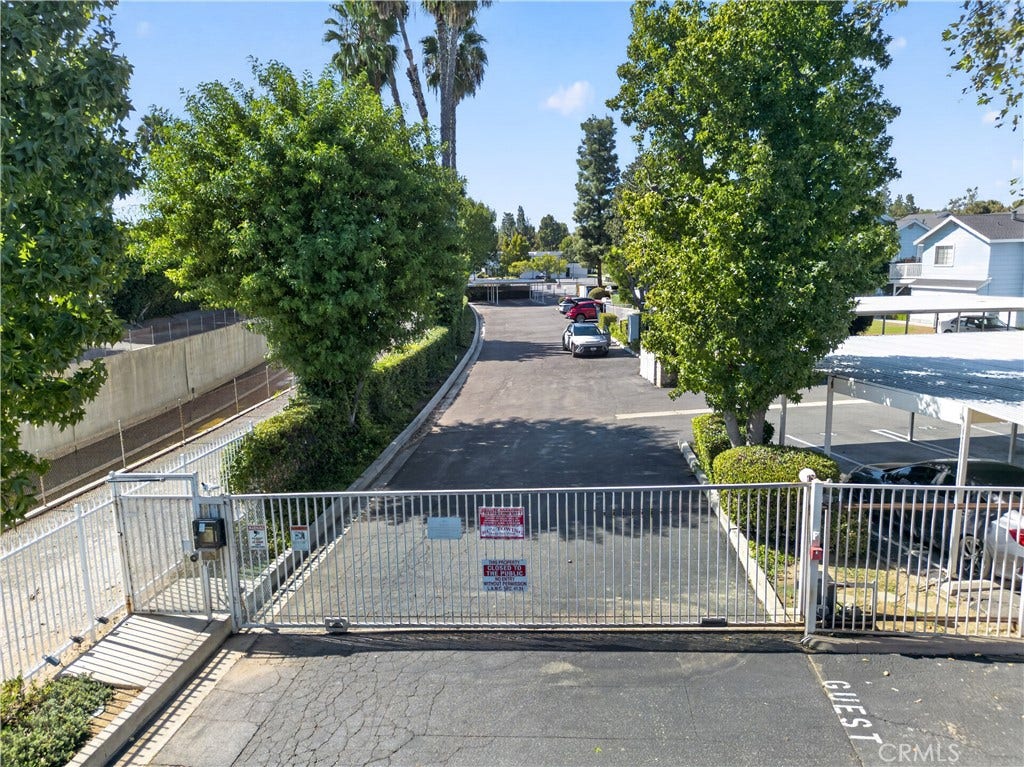 7025 Glade Ave., #2, Canoga Park, CA 91303