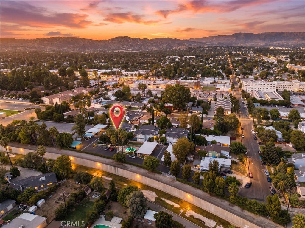 7025 Glade Ave., #2, Canoga Park, CA 91303