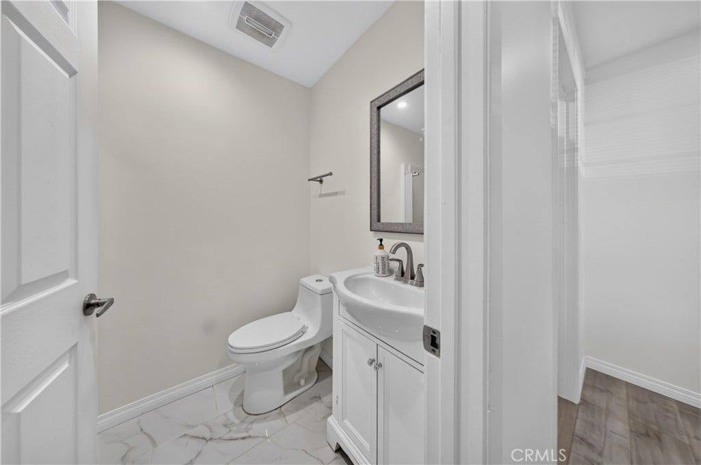 7025 Glade Ave., #2, Canoga Park, CA 91303