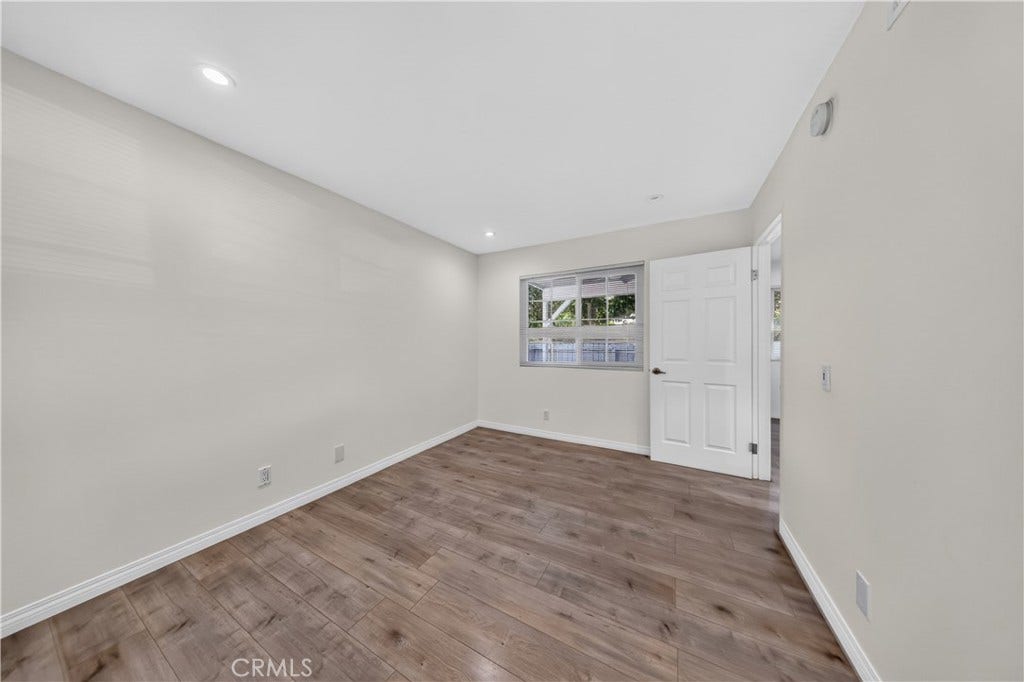7025 Glade Ave., #2, Canoga Park, CA 91303