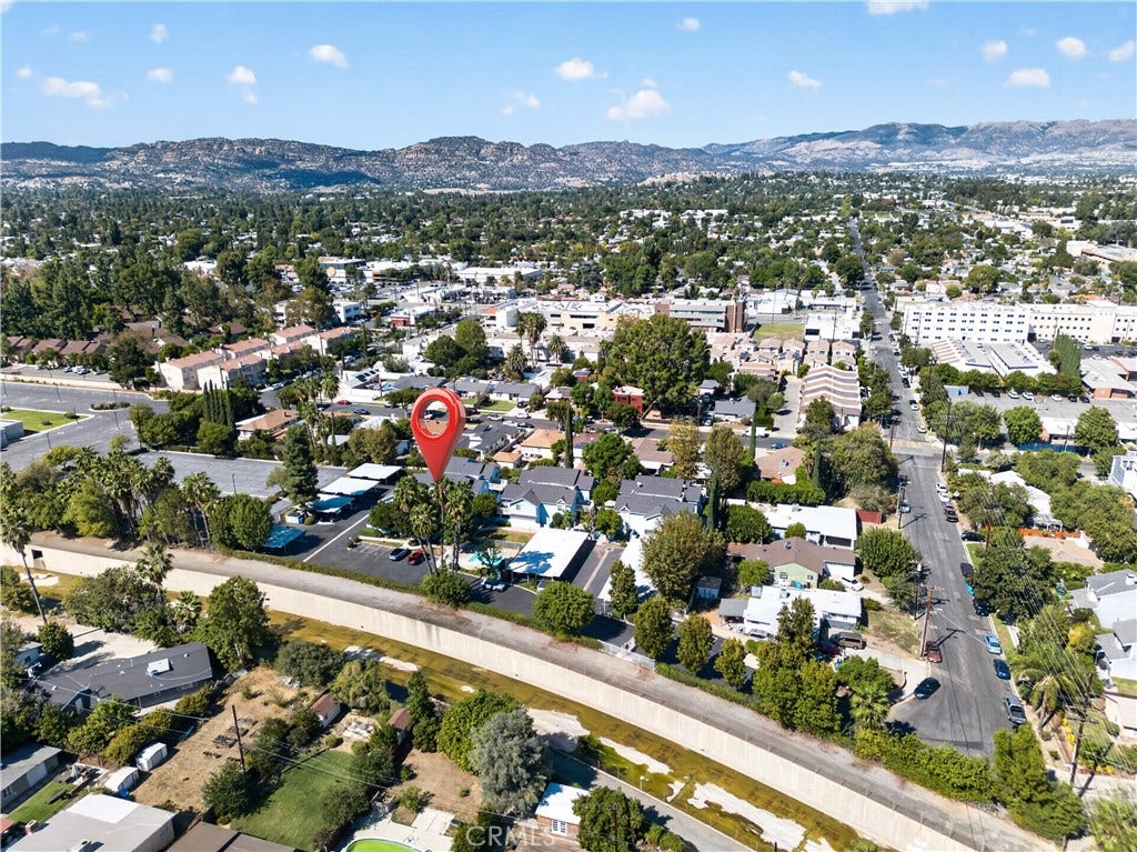 7025 Glade Ave., #2, Canoga Park, CA 91303