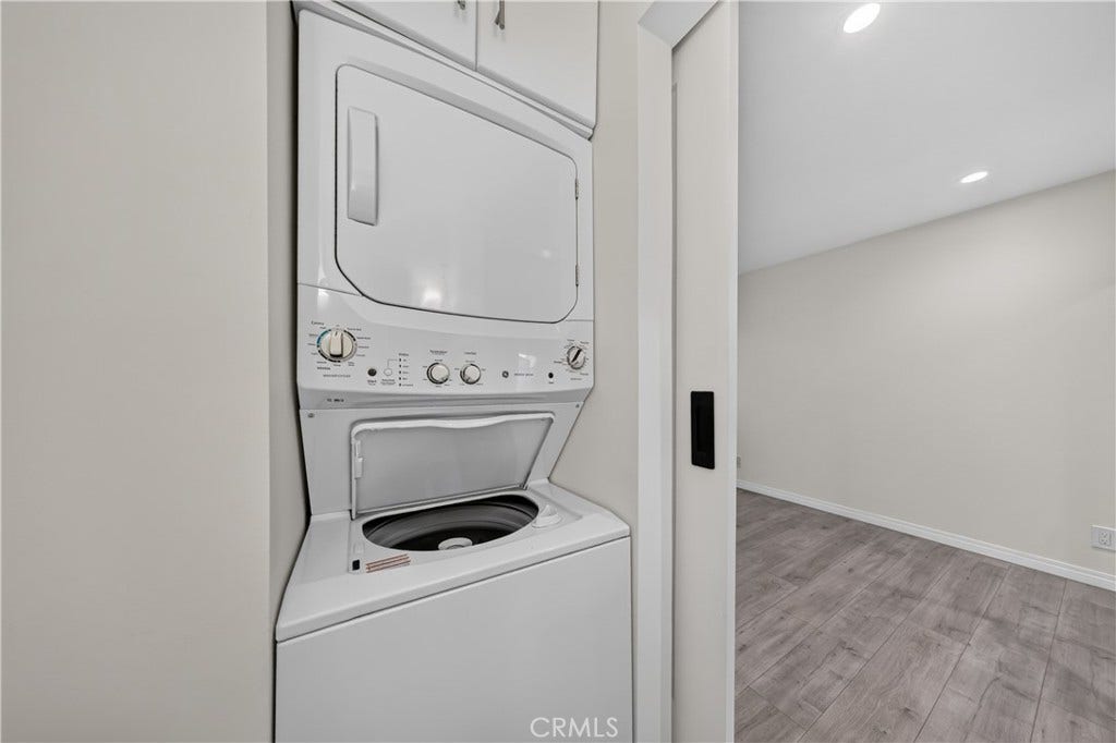 7025 Glade Ave., #2, Canoga Park, CA 91303