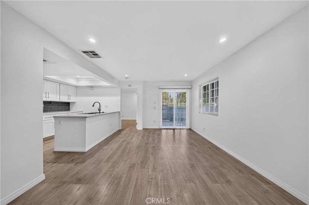 7025 Glade Ave., #2, Canoga Park, CA 91303