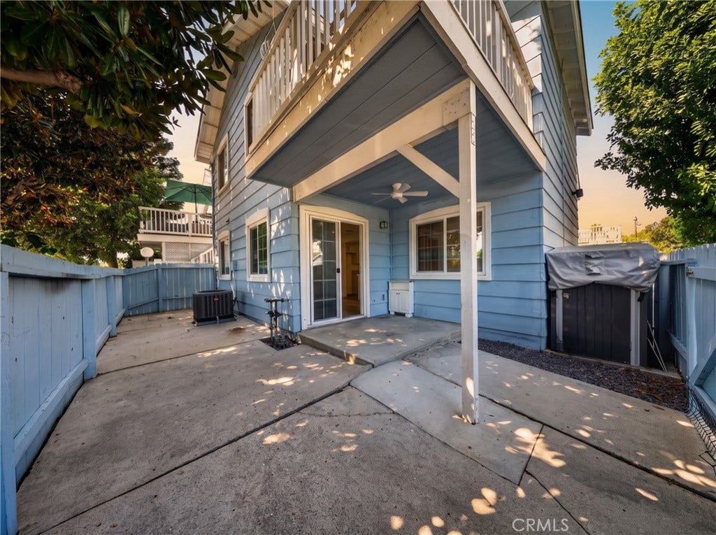 7025 Glade Ave., #2, Canoga Park, CA 91303