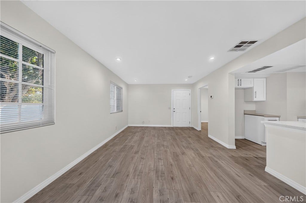 7025 Glade Ave., #2, Canoga Park, CA 91303