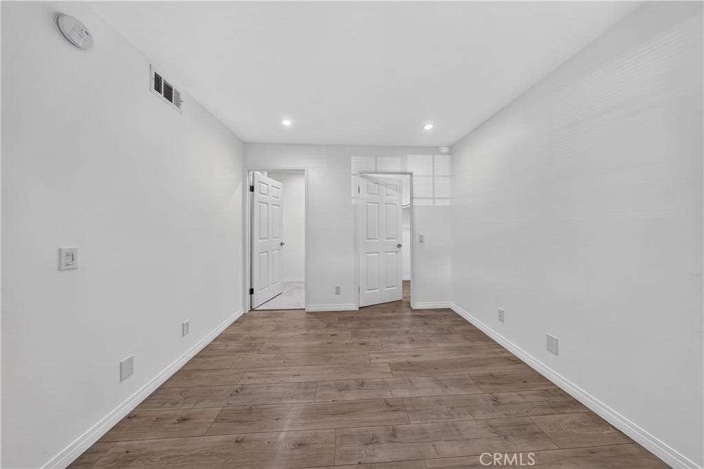 7025 Glade Ave., #2, Canoga Park, CA 91303