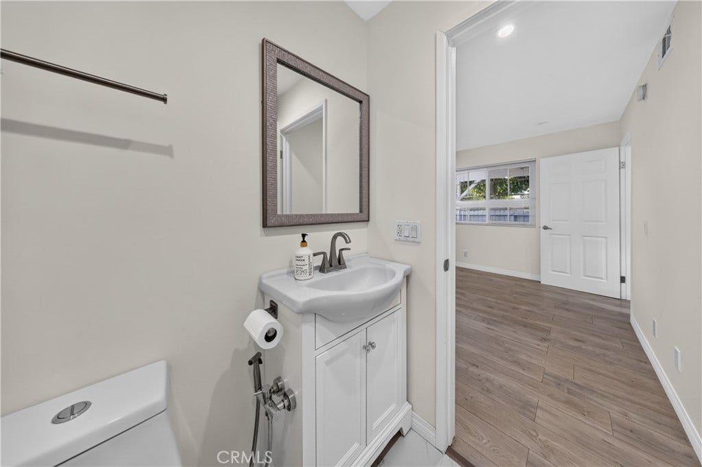 7025 Glade Ave., #2, Canoga Park, CA 91303