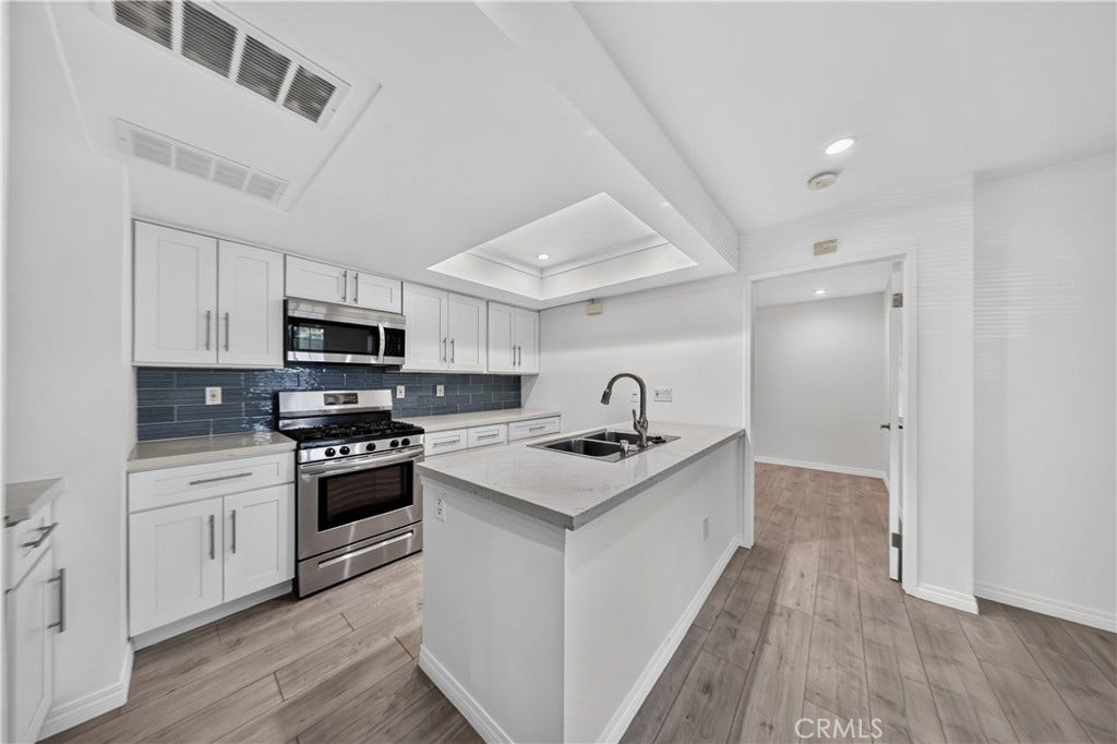 7025 Glade Ave., #2, Canoga Park, CA 91303