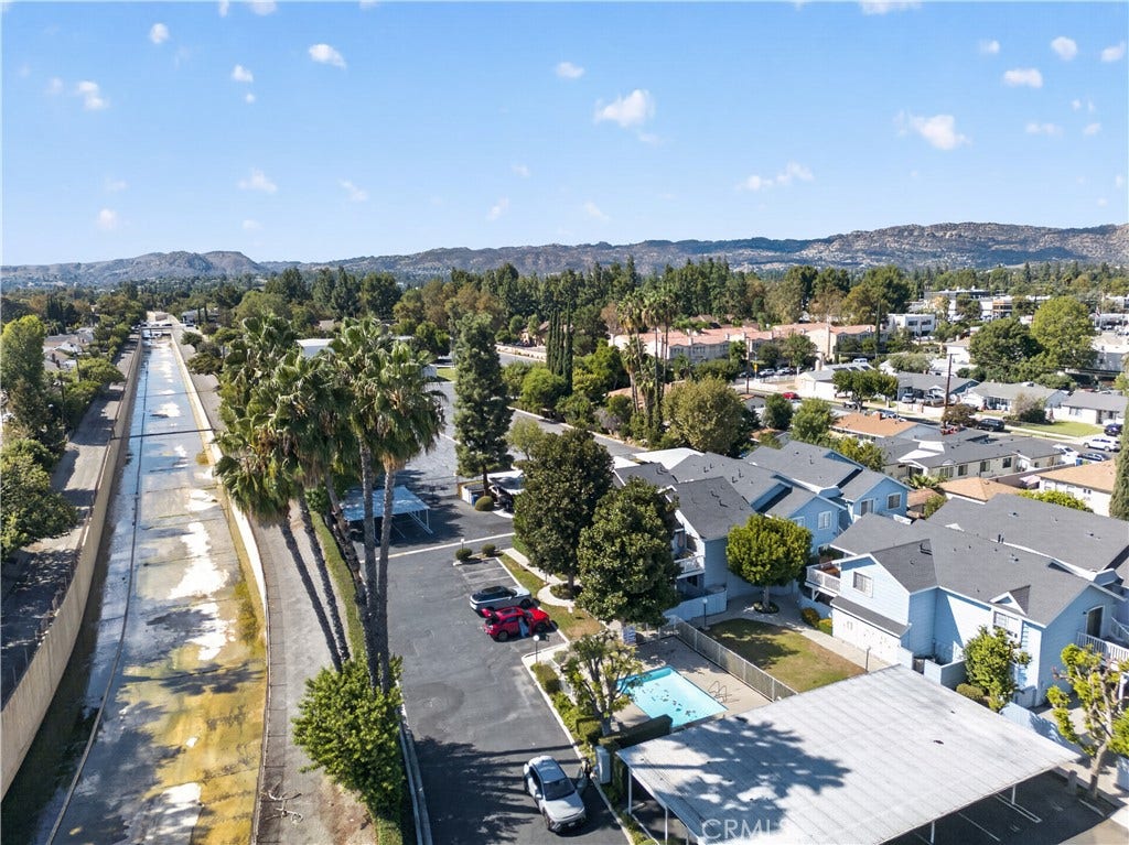 7025 Glade Ave., #2, Canoga Park, CA 91303