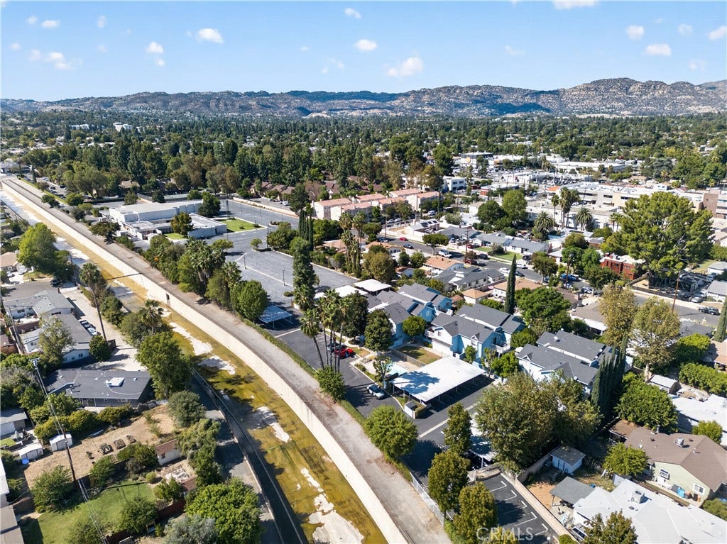 7025 Glade Ave., #2, Canoga Park, CA 91303