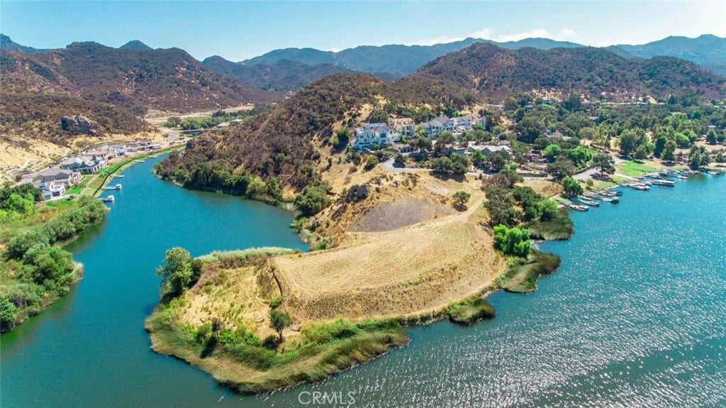 500 Lower Lake Road, Westlake Village, CA 91361 500 Lower Lake Road, Westlake Village, CA 91361
