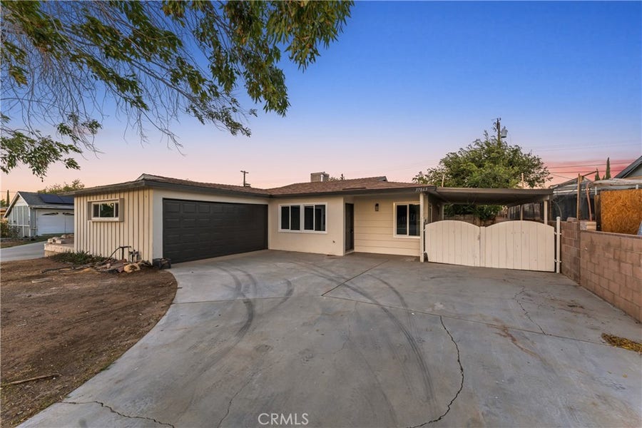 Property photo for 37862 11th E, Palmdale, CA