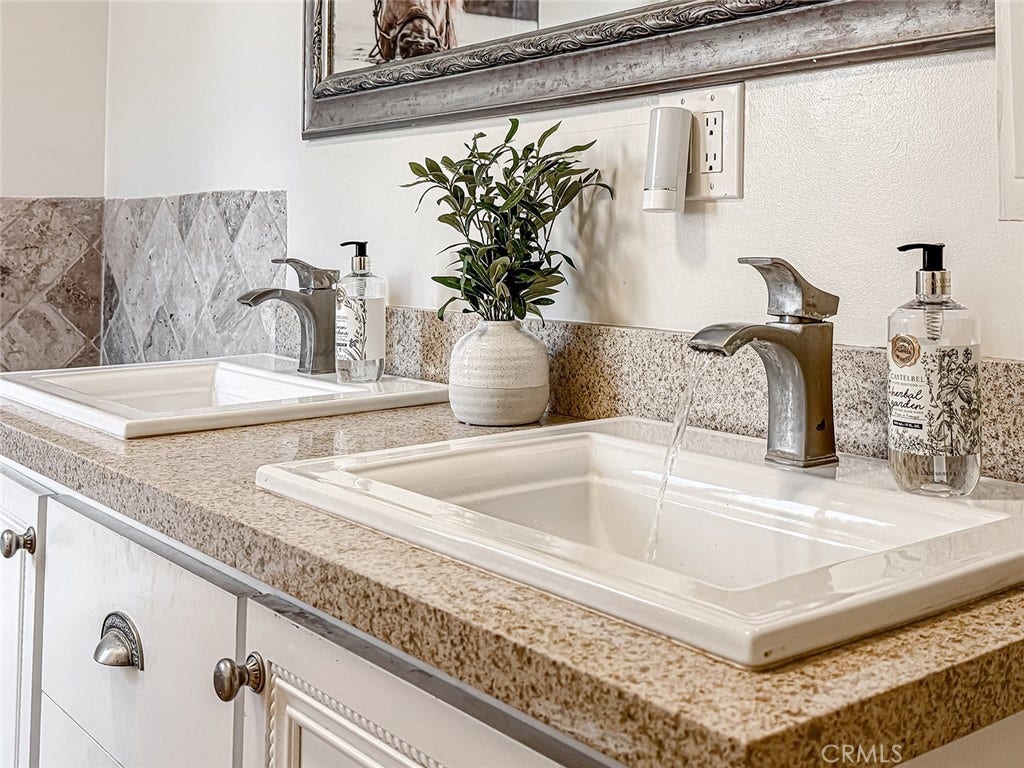 743 Spalding Street, Thousand Oaks, CA 91360 Double sinks in primary bathroom
