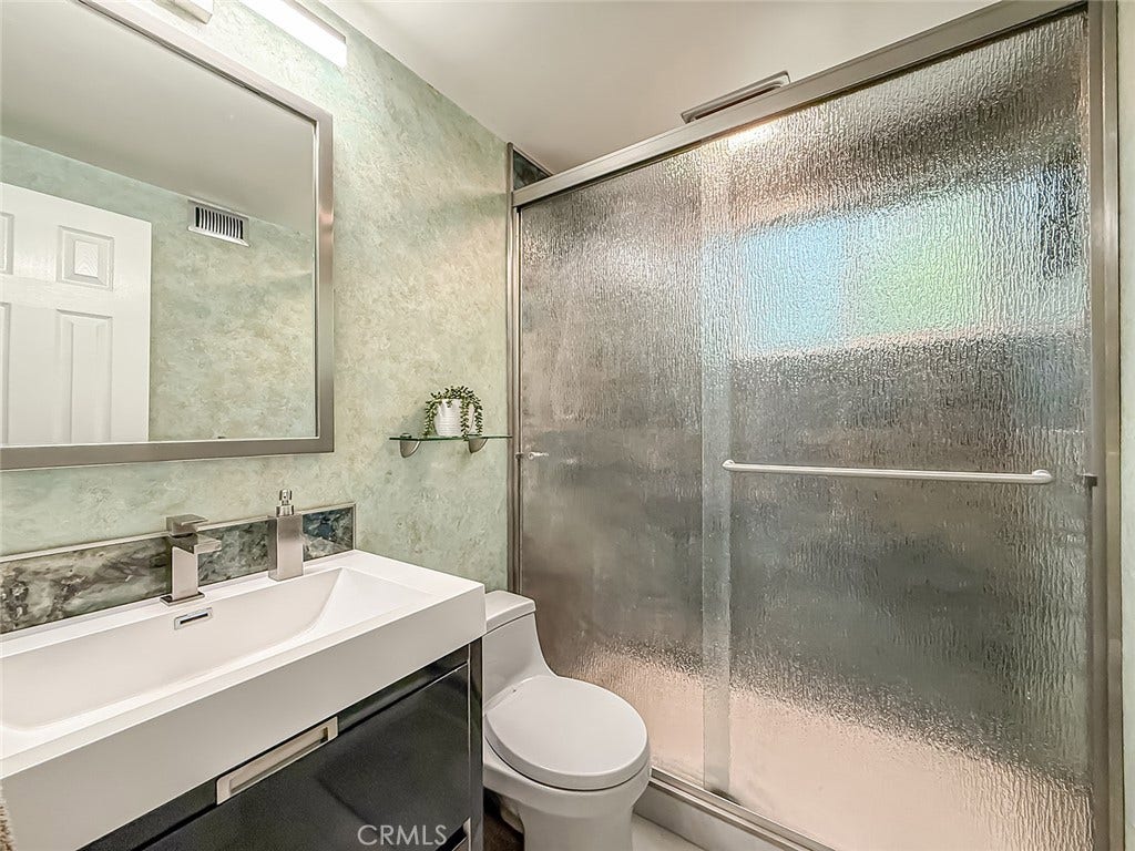 743 Spalding Street, Thousand Oaks, CA 91360 Main hall bathroom