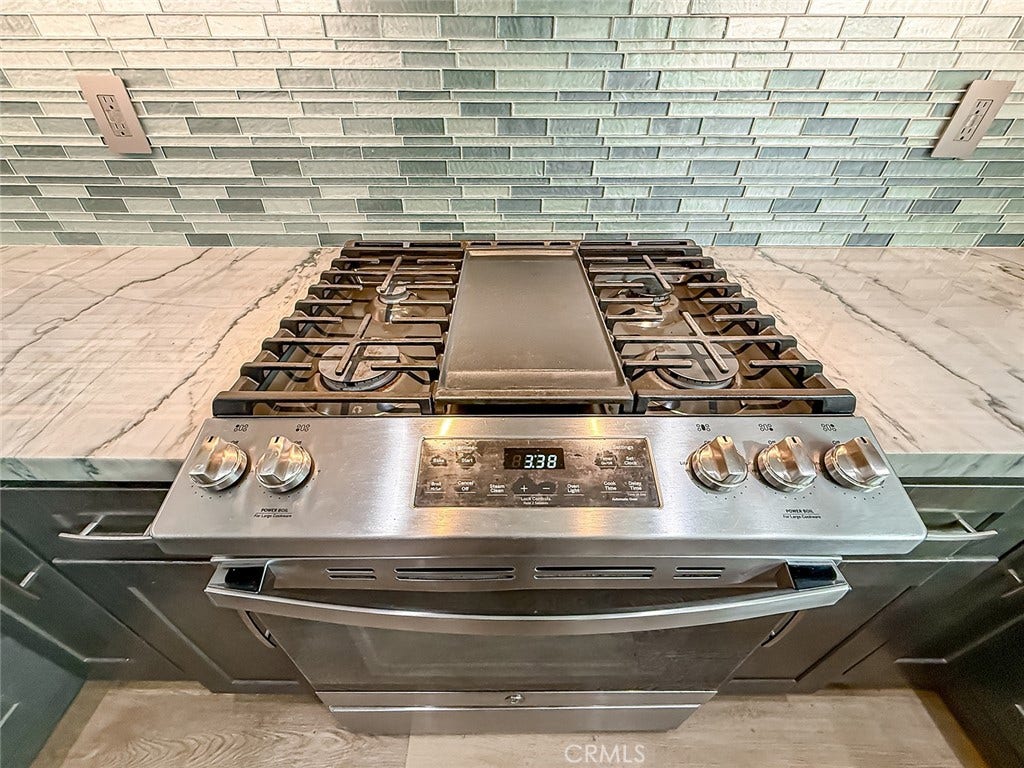 743 Spalding Street, Thousand Oaks, CA 91360 High end stove