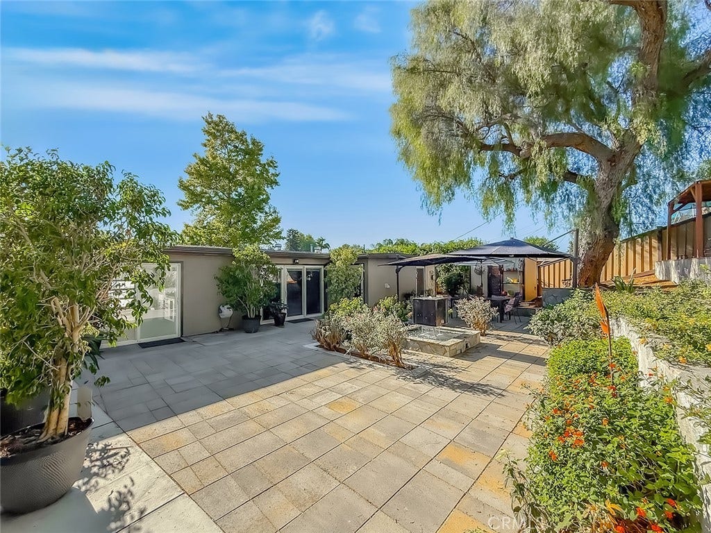 743 Spalding Street, Thousand Oaks, CA 91360 Large backyard with fountain