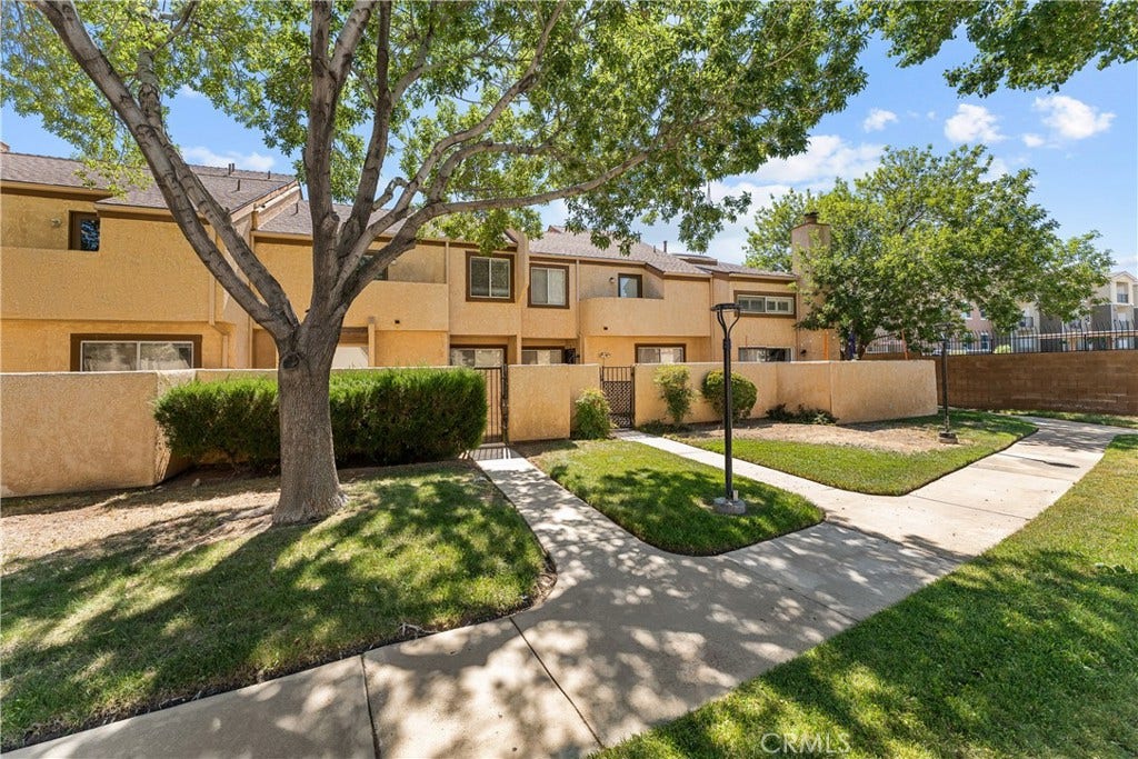 1830 E Avenue J2, #3, Lancaster, CA 93535
