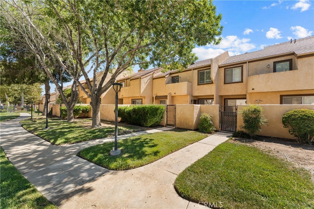 1830 E Avenue J2, #3, Lancaster, CA 93535