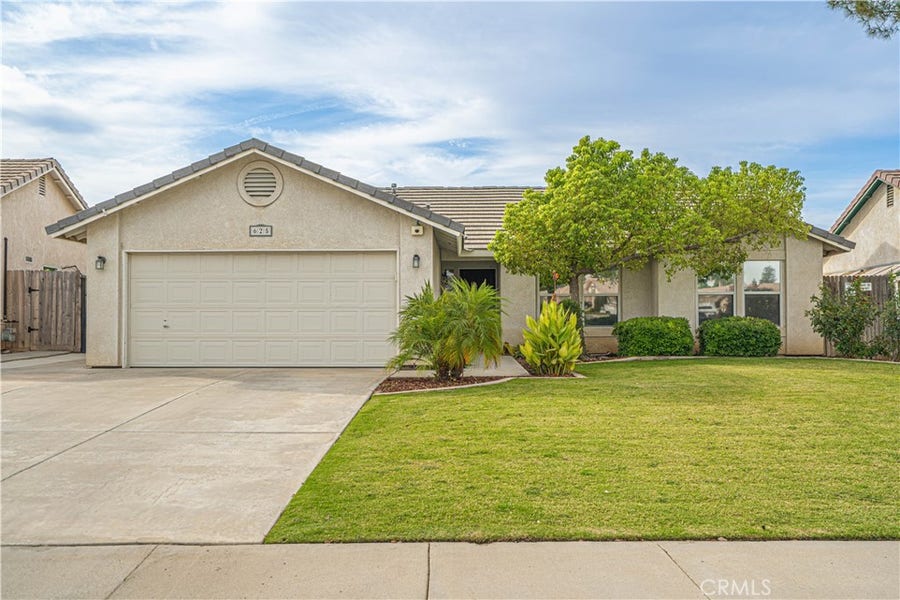 Property photo for 625 Meadow Grove Ct, Bakersfield, CA
