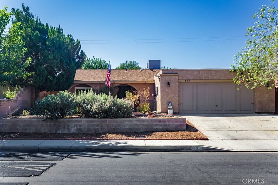 Property photo for 634 W Avenue J8, Lancaster, CA