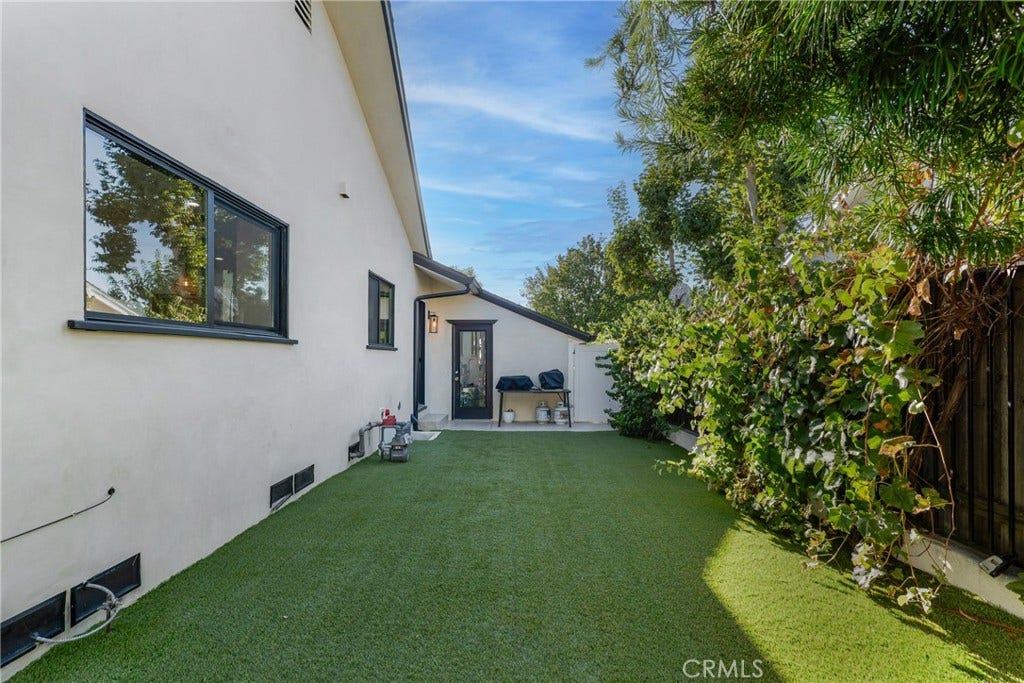 5722 Le Sage Avenue, Woodland Hills, CA 91367