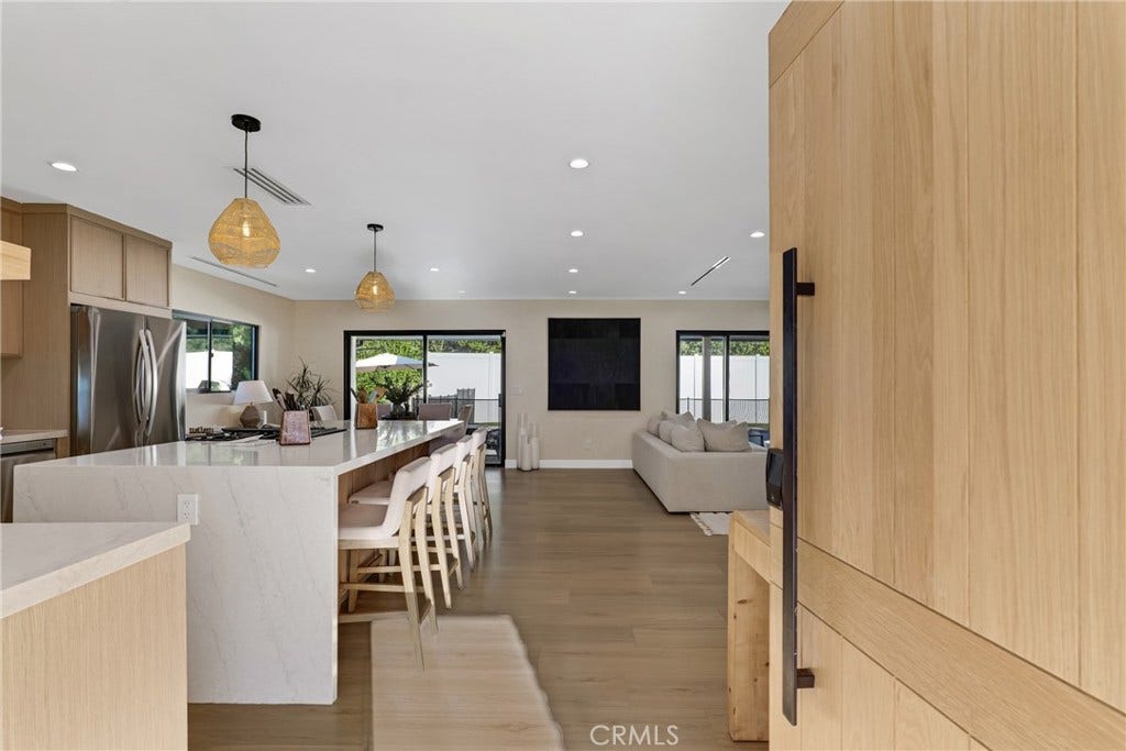 5722 Le Sage Avenue, Woodland Hills, CA 91367