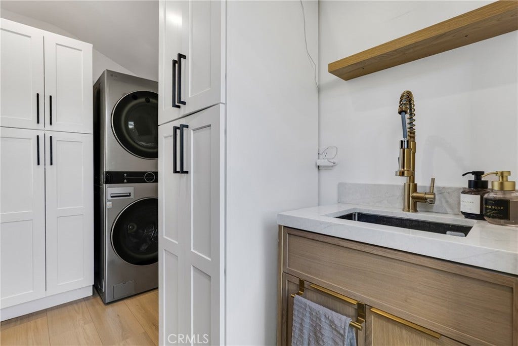 5722 Le Sage Avenue, Woodland Hills, CA 91367