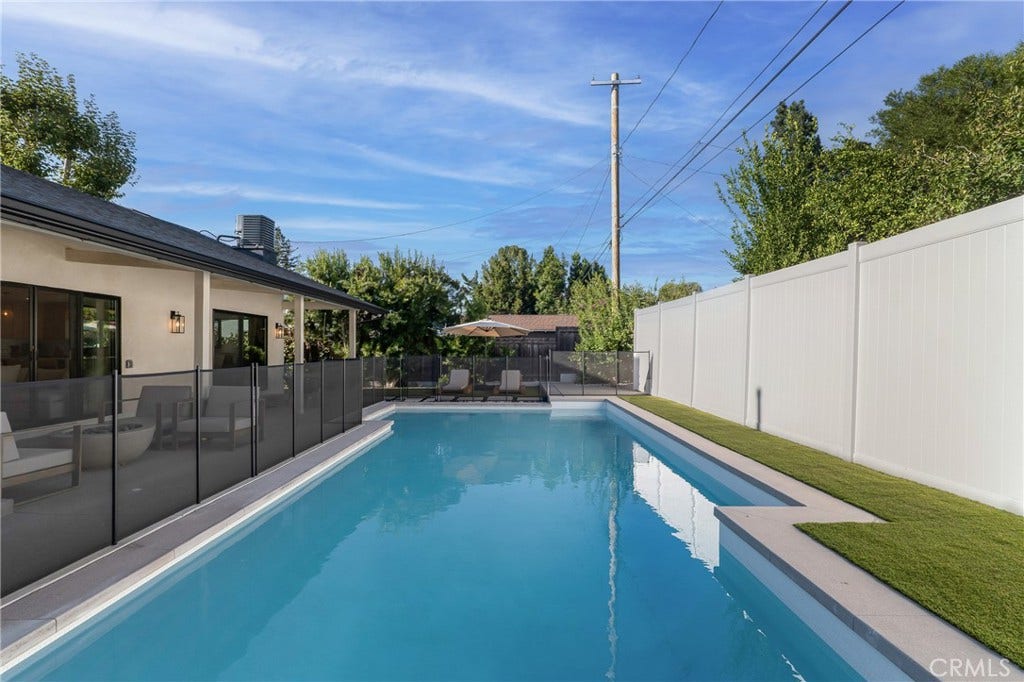 5722 Le Sage Avenue, Woodland Hills, CA 91367