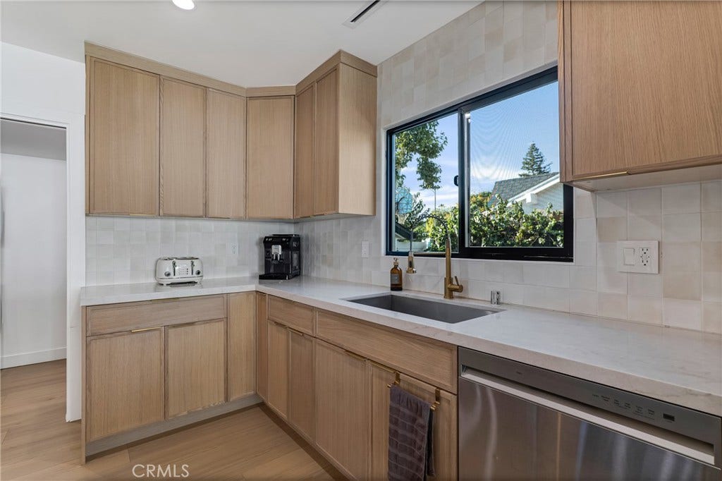 5722 Le Sage Avenue, Woodland Hills, CA 91367