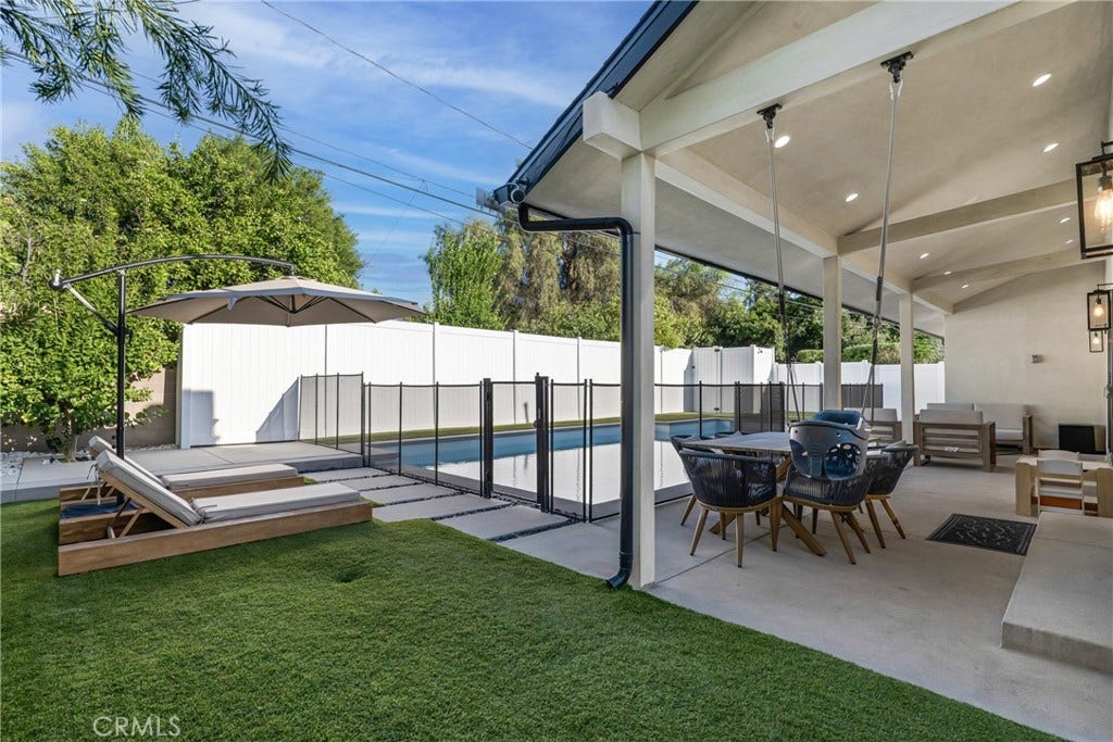 5722 Le Sage Avenue, Woodland Hills, CA 91367